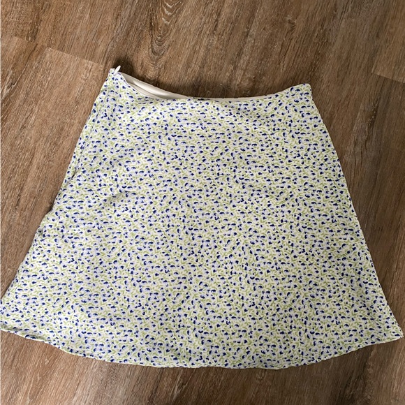 Flower motif skirt - Picture 3 of 3